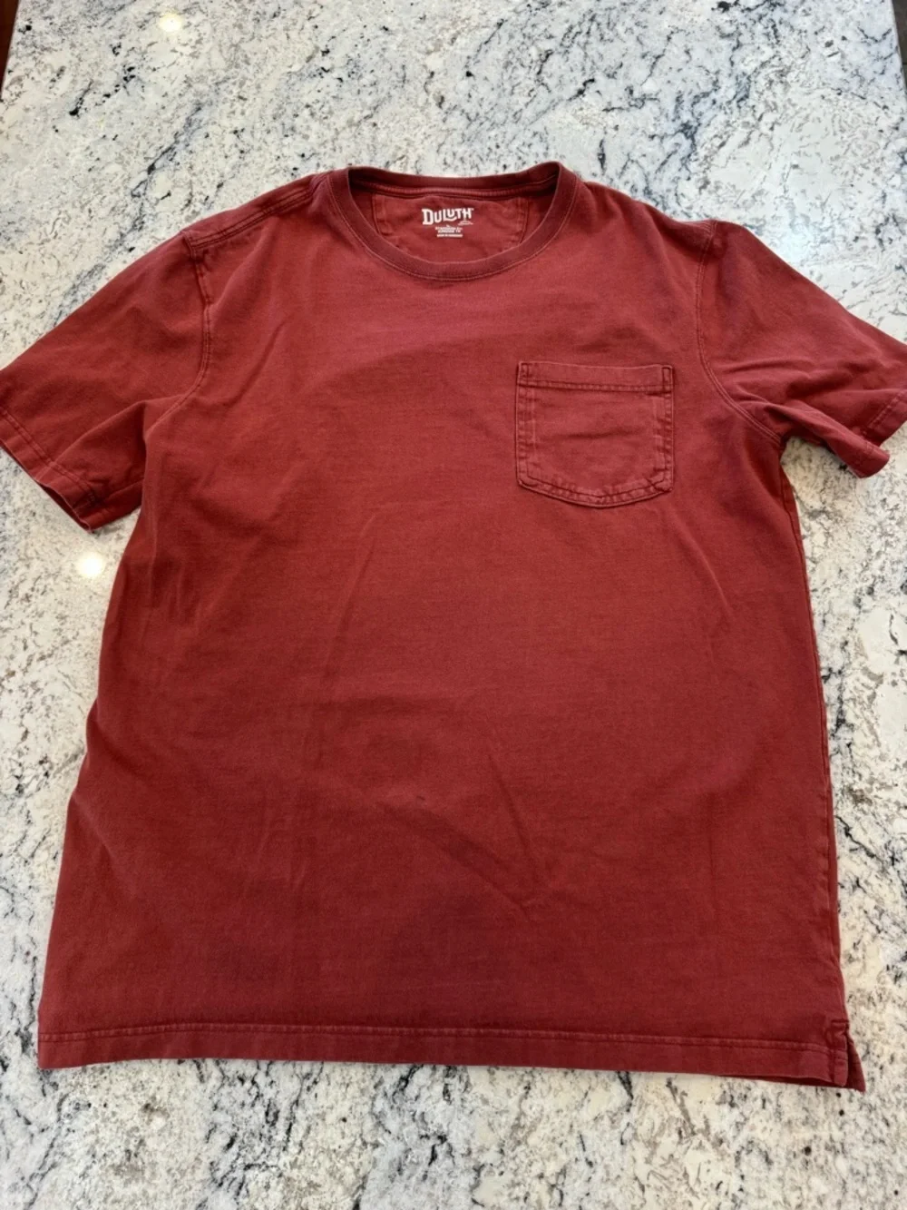 Duluth Trading Co Longtail Tee Men’s L Rust Red Pocket T-Shirt Standard Fit